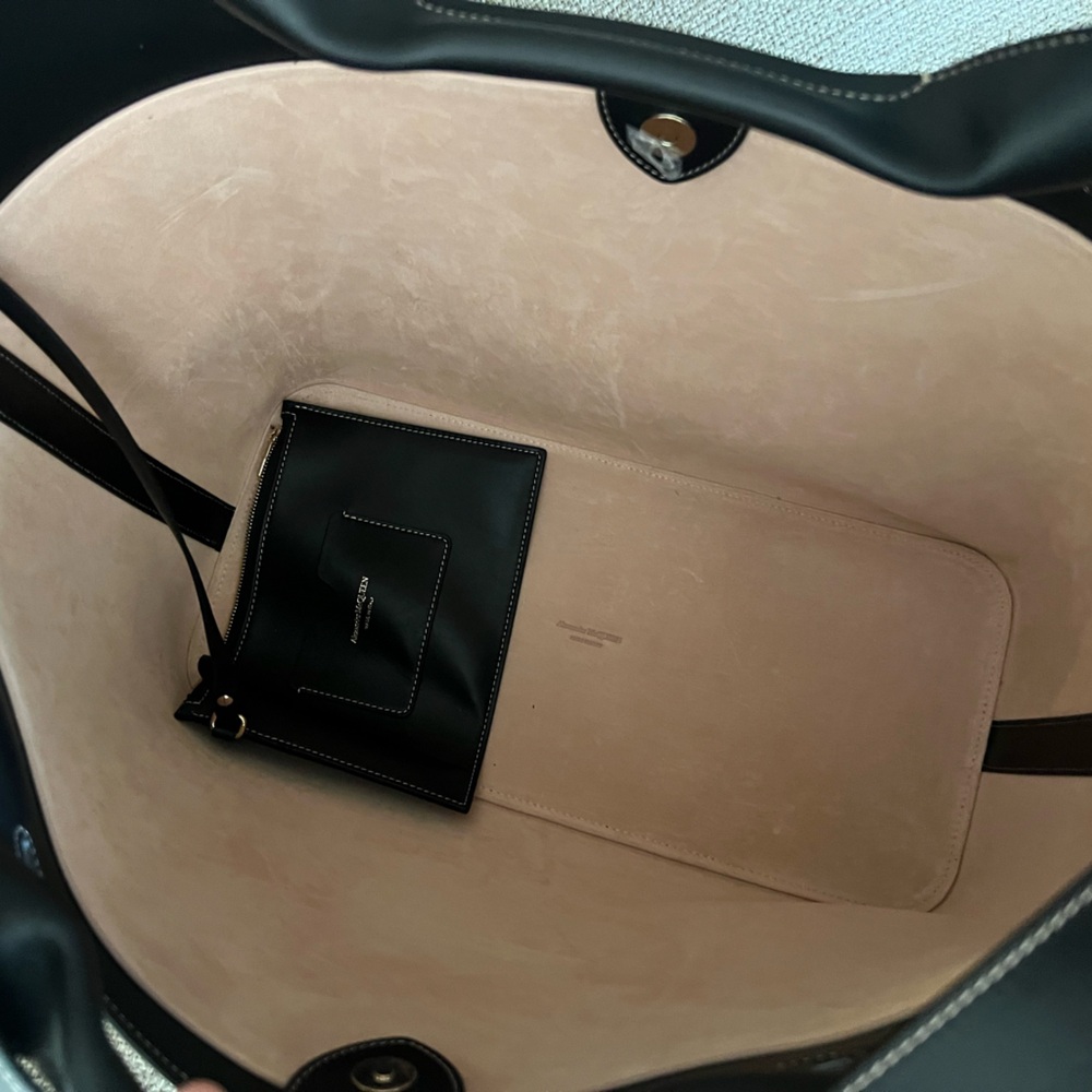 Alexander Mcqueen Black Leather The Bow Bag $2590 - Picture 8 of 14